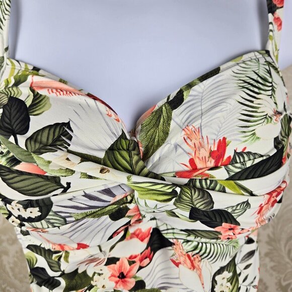 Nip Tuck Swim Size 6 Floral Print Tankini Top Multi Cup Fit Adjustable Straps - Picture 2 of 9